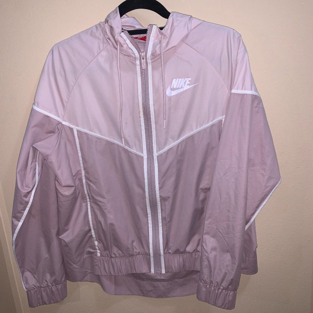 Women's Nike Windbreaker - Size Medium